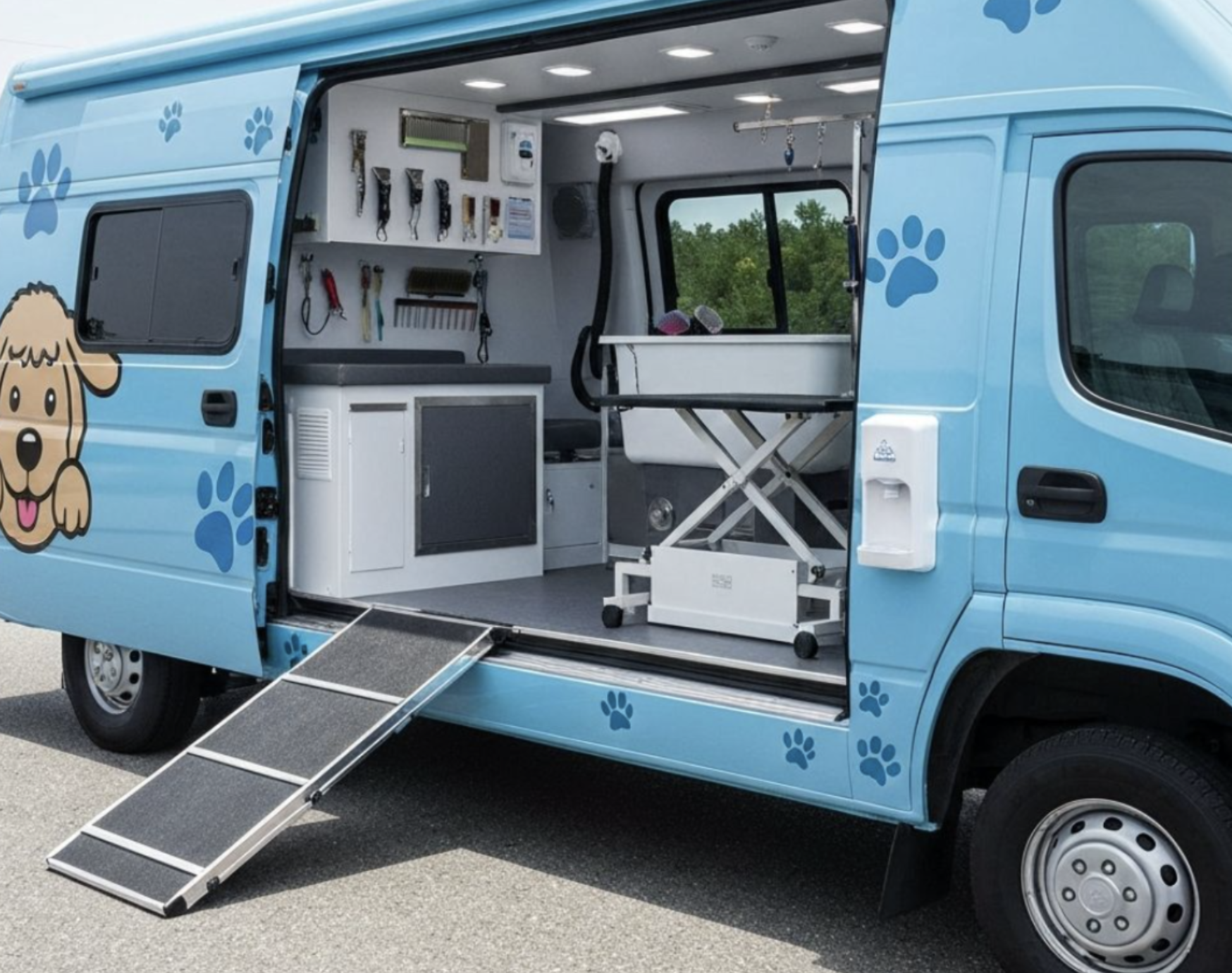 Monster Paws Mobile - Interior View